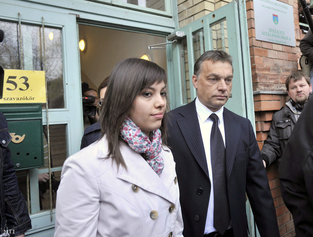 orban-rachel-meghazosodik-ferjhez-megy