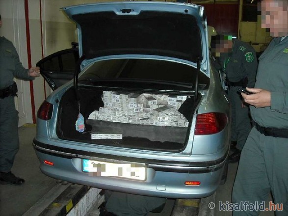 http://www.kisalfold.hu/kepek/kozos_jarorozes_cigaretta_csempesz_es_kismotor_tolvajok/2664855.jpg