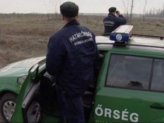 Tehervonaton érkeztek a határsértők