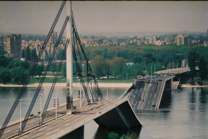 http://www.vidisliku.com/galleries/Politicke-slike/NATO-BOMBARDOVANJE-23.jpg