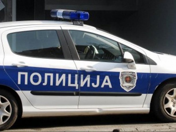 http://www.svet.rs/wp-content/uploads/2014/03/policija-policijski-auto-1332932382-139888-610x45768.jpg