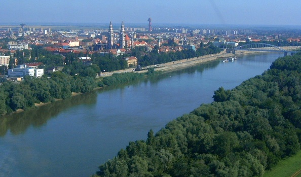 http://upload.wikimedia.org/wikipedia/commons/4/4c/Szeged-tisza3.jpg