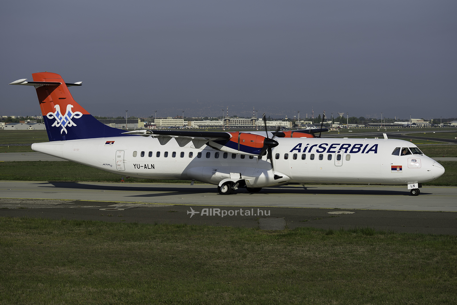 A budapesti járatot is kiszolgáló ATR 72-es repülőgépeken egyelőre nem lesz WiFi-elérési lehetőség.<br />(Fotó: Bodorics Tamás - AIRportal.hu) | © AIRportal.hu