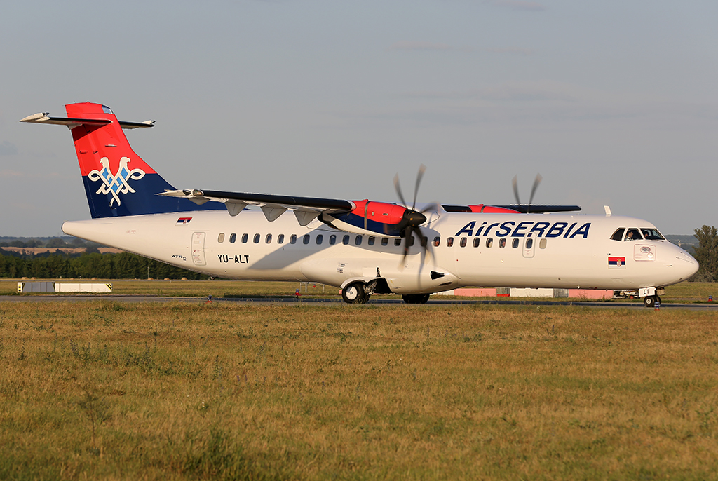 Az Air Serbia ATR 72-es repülőgépe a Liszt Ferenc repülőtéren. (Fotó: AIRportal.hu) | © AIRportal.hu