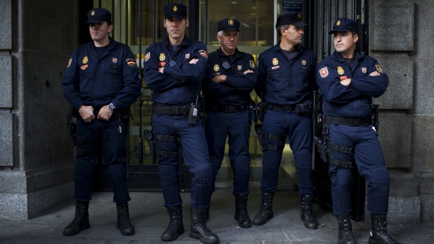 http://static.mondo.rs/Picture/322514/jpeg/spanska-policija.jpg
