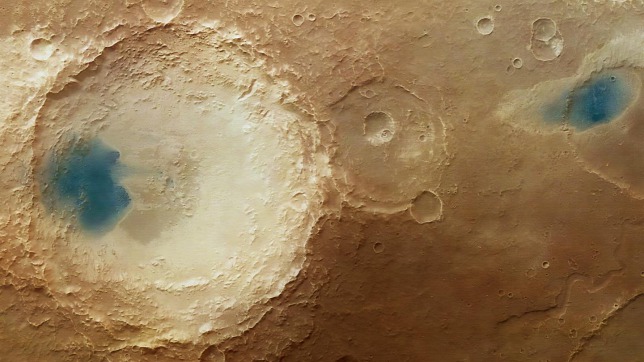 20150602mars-krater-kek-folt
